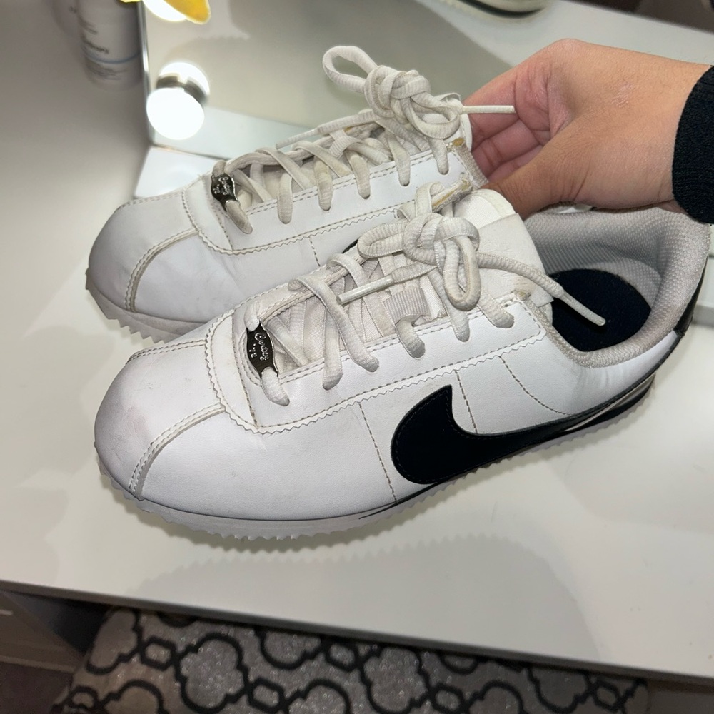 White and Black Nike Cortez Sz. 5 Y - Picture 2 of 2